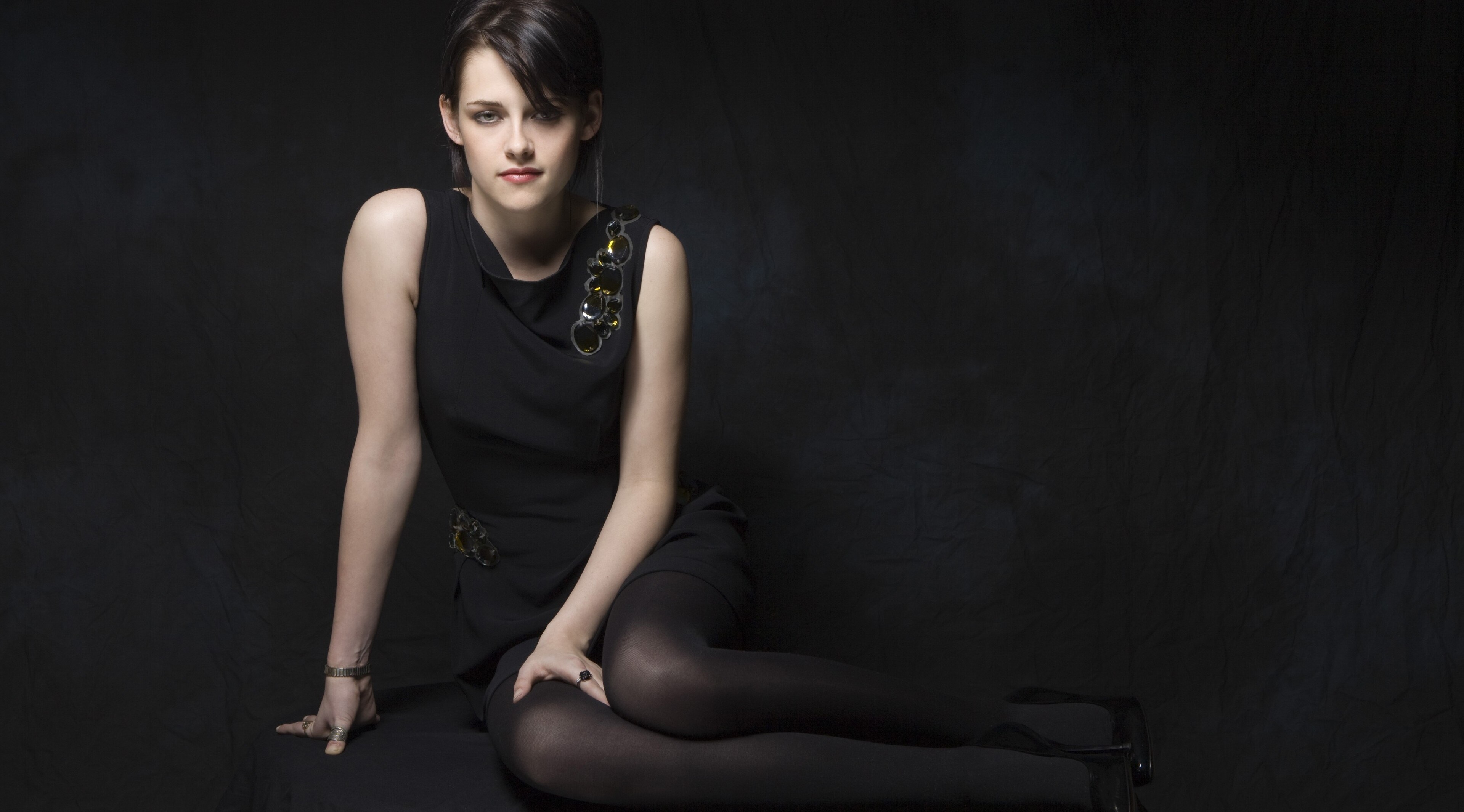 Kristen Stewart In Black Dress , HD Wallpaper & Backgrounds