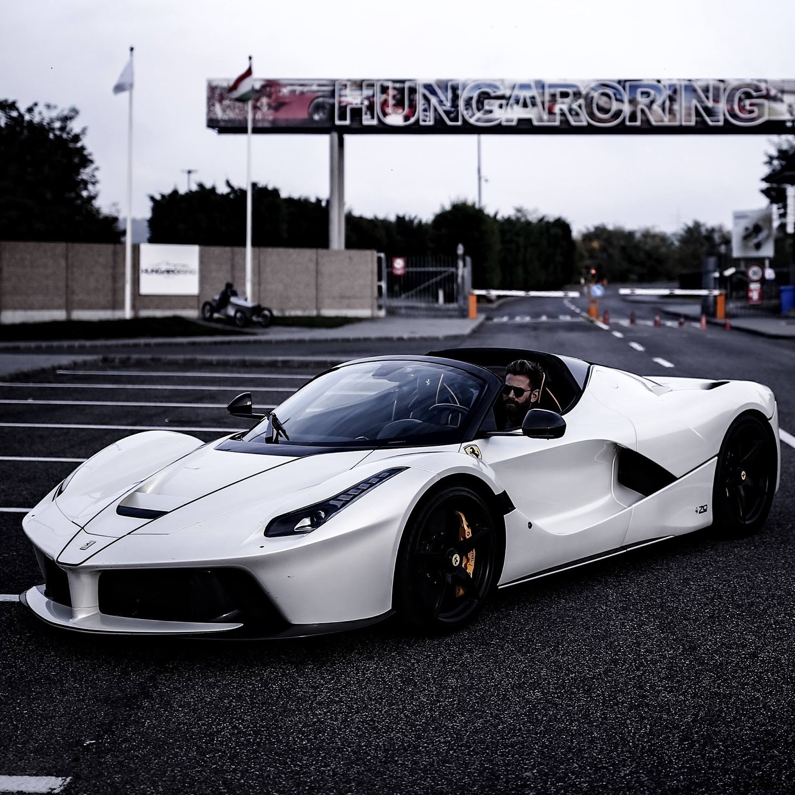 Ferrari Laferrari Aperta White 2359384 Hd Wallpaper
