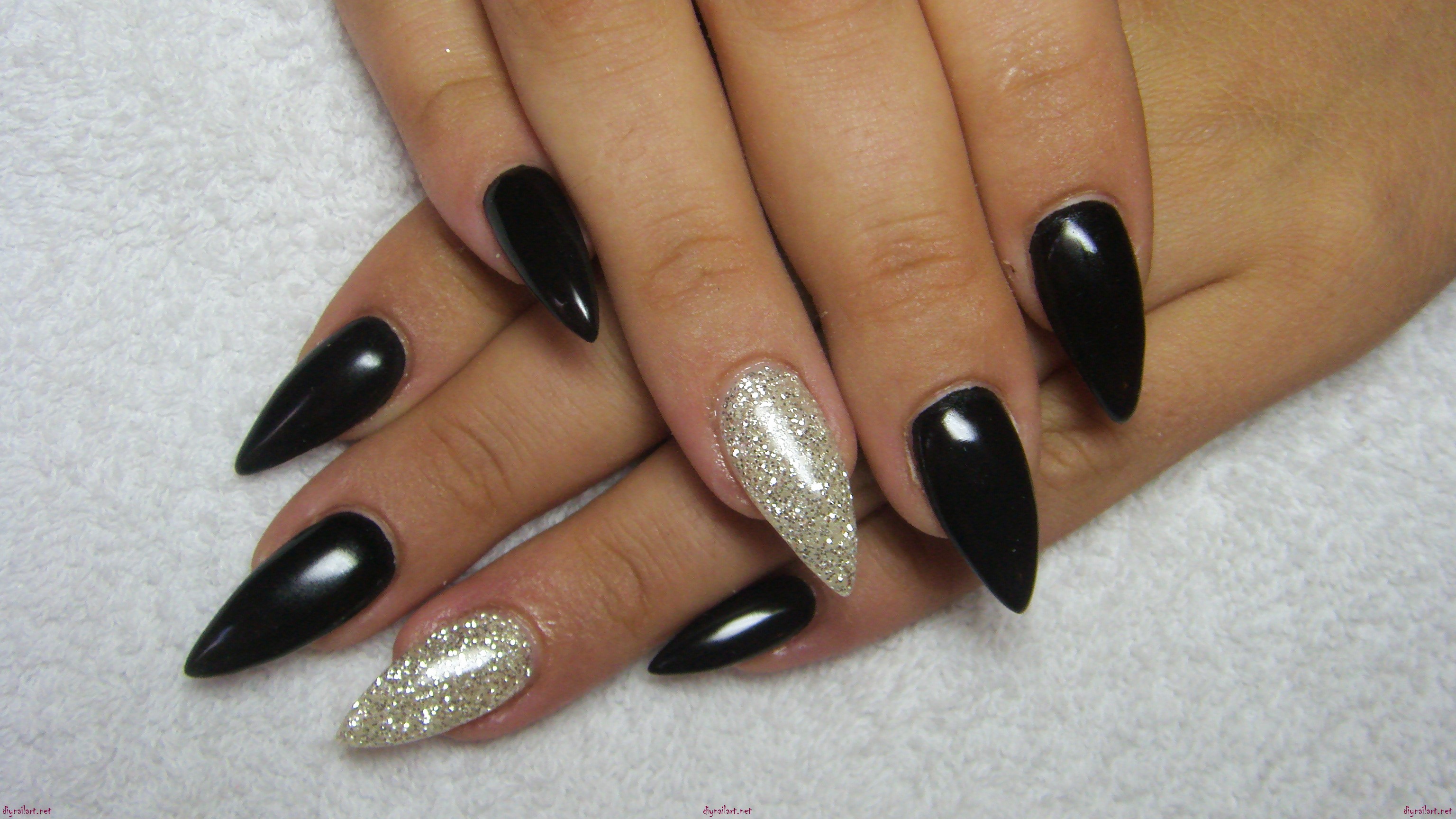 Short Almond Nails Black (#2385482) - HD Wallpaper & Backgrounds Download