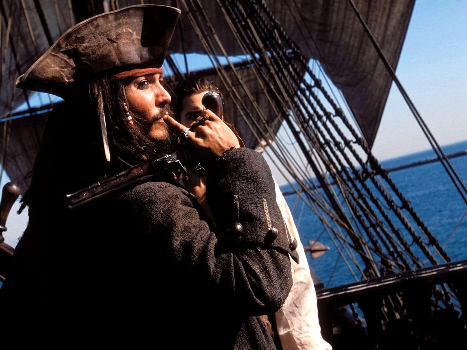 Johnny Depp Pirates Of The Caribbean Jack Sparrow - Jack Sparrow Pipe , HD Wallpaper & Backgrounds