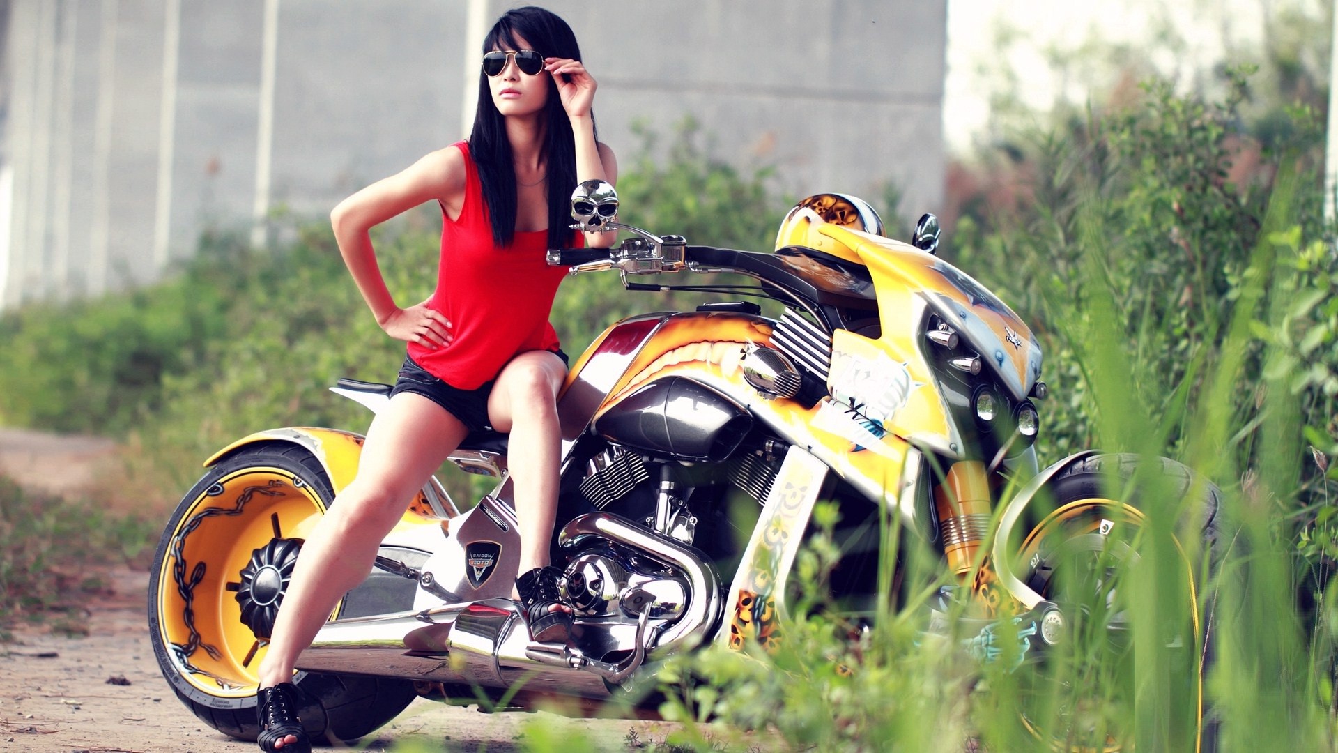 Poze Cu Fete Brunete Si Motociclete 240871 Hd Wallpaper