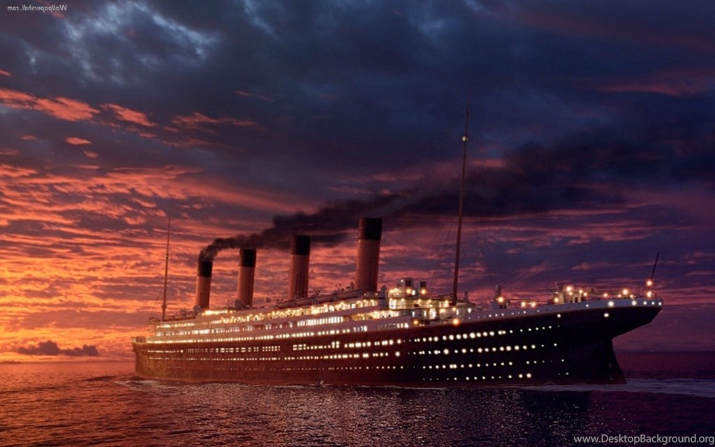 Moon Above The Titanic , HD Wallpaper & Backgrounds