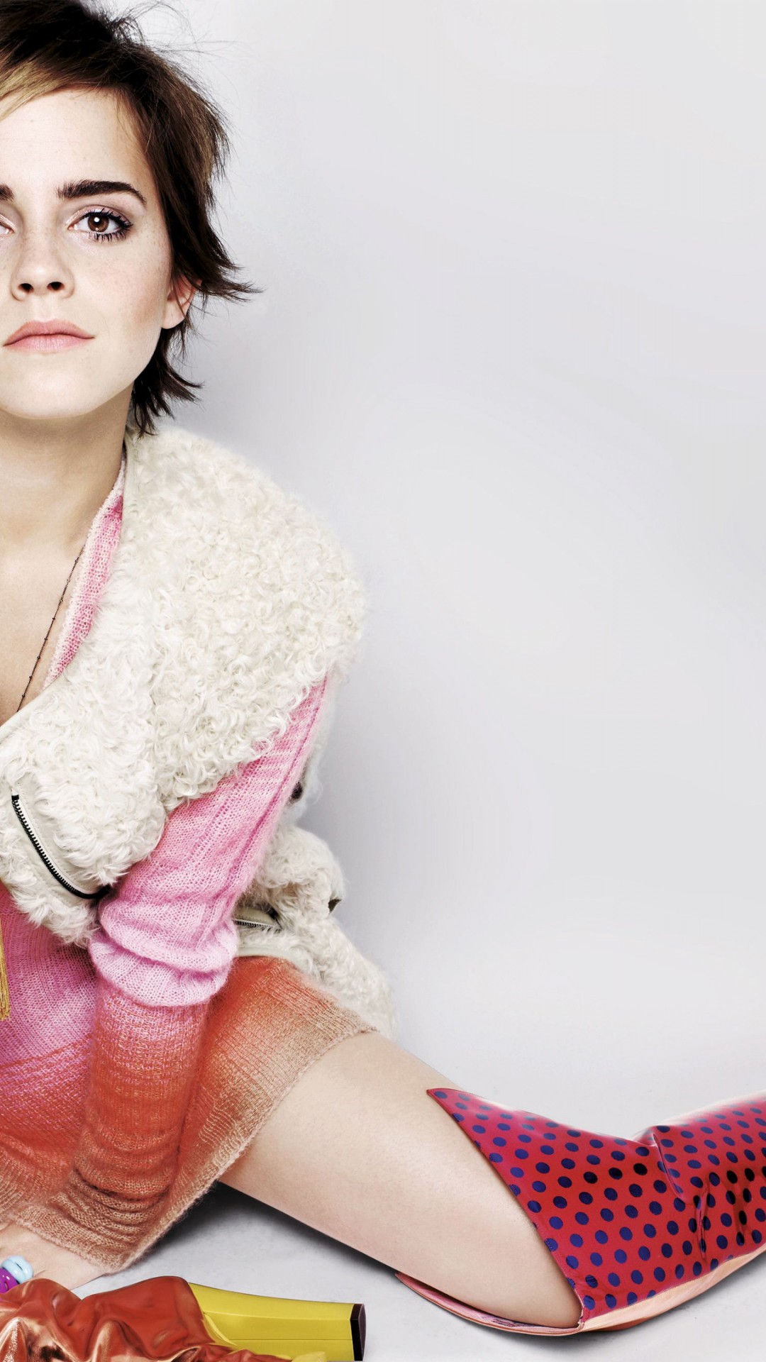 Actress Emma Watson Wallpaper - Pixie Cut Emma Watson , HD Wallpaper & Backgrounds