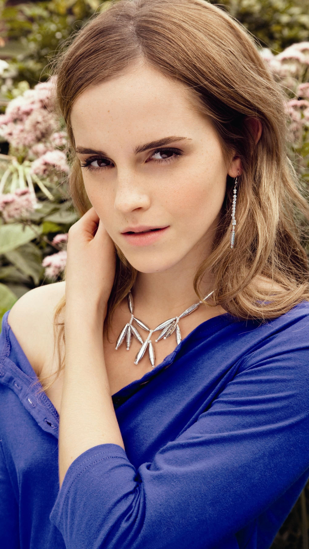 Emma Watson Hd Iphone Wallpaper Floweryred2 Com - Emma Wotson , HD Wallpaper & Backgrounds