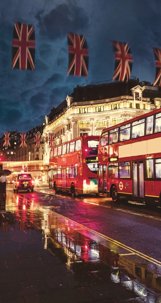 Street In London - London Buses At Night , HD Wallpaper & Backgrounds