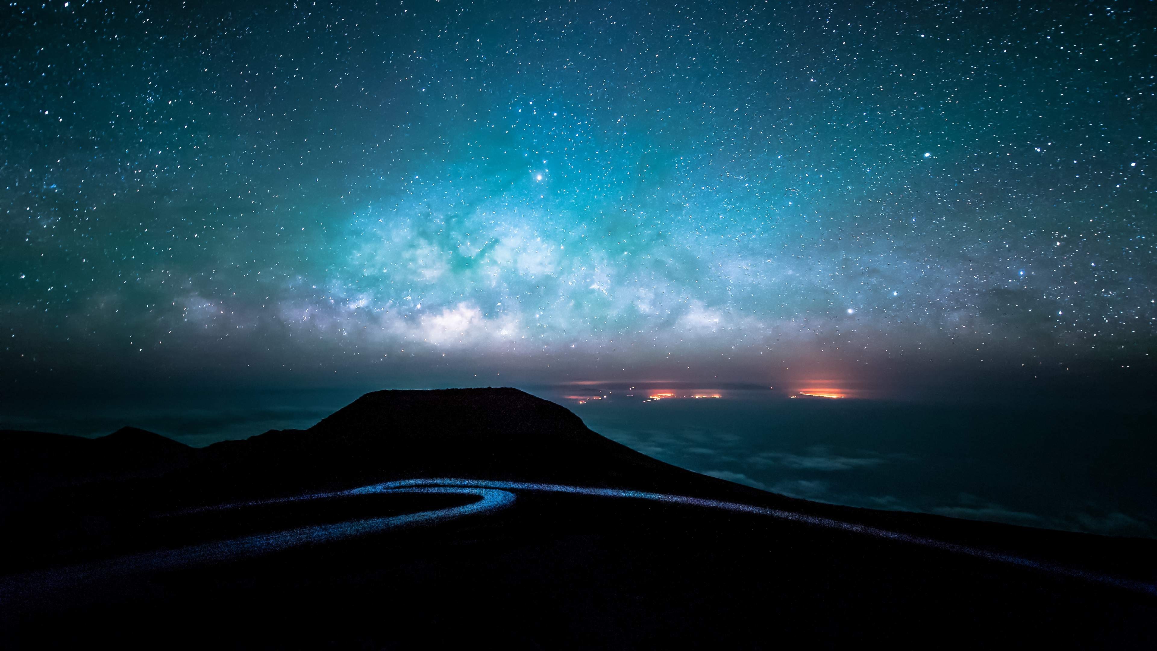 Night Road And Starry Sky 4k Ultra Hd Wallpaper 
 Data-src - Maui Hawaii Nighttime Milky Way , HD Wallpaper & Backgrounds