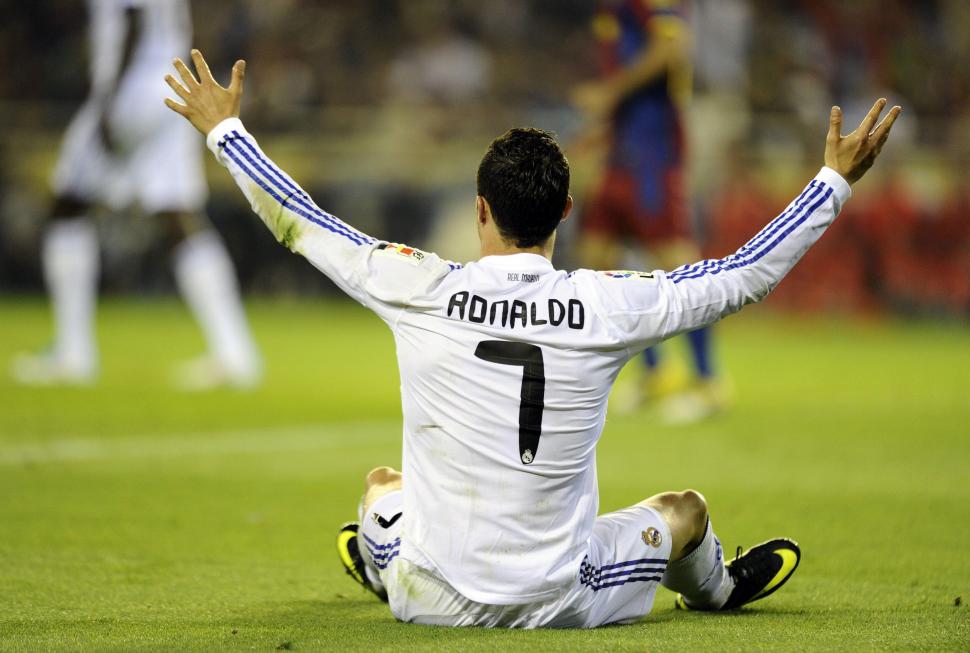 Cristiano Ronaldo Cr7 Wallpaper,cristiano Ronaldo Hd - Cristiano Ronaldo Real Madrid 2011 , HD Wallpaper & Backgrounds