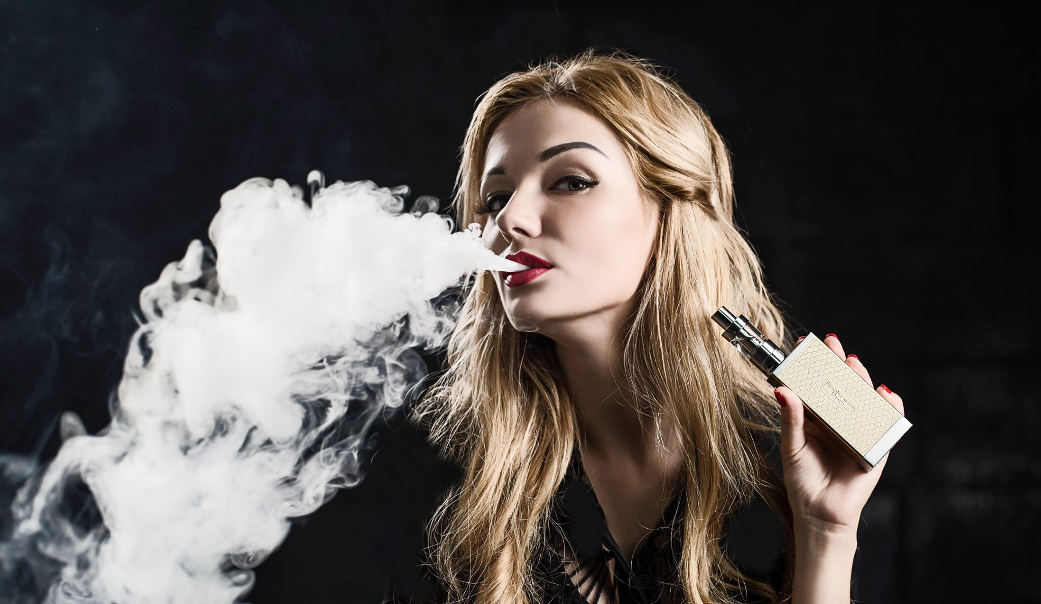 Girl With E Cigarette , HD Wallpaper & Backgrounds
