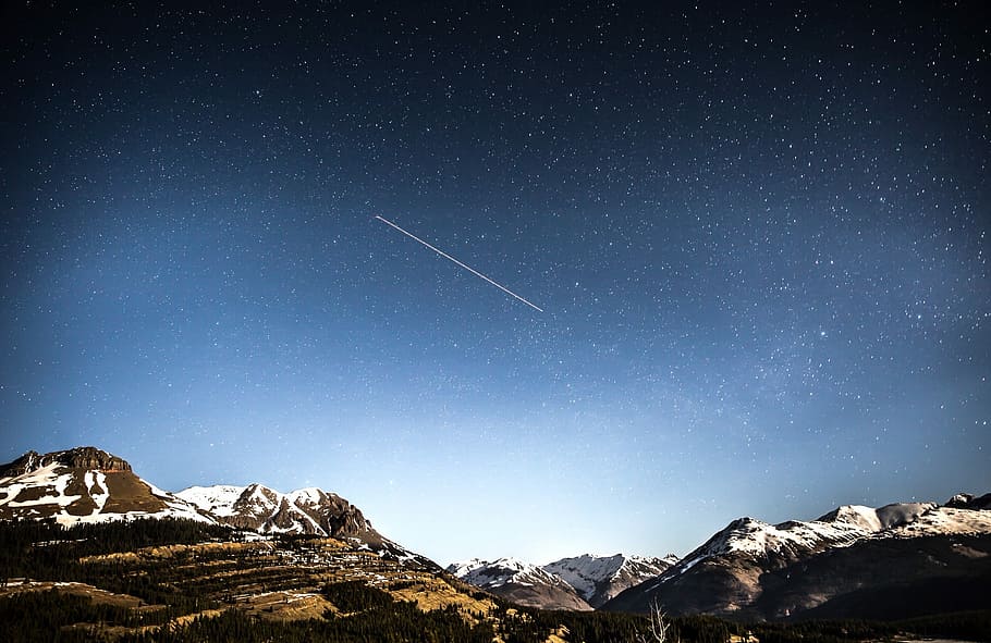 Photo Of Shooting Star Over Snow Covered Mountains, - Samsung Dex Wallpaper Hd , HD Wallpaper & Backgrounds