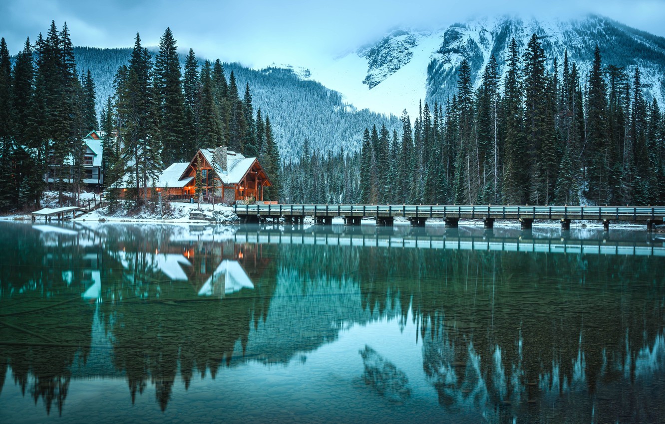 Photo Wallpaper Water, Snow, Trees, Mountains, Bridge, - Emerald Lake , HD Wallpaper & Backgrounds