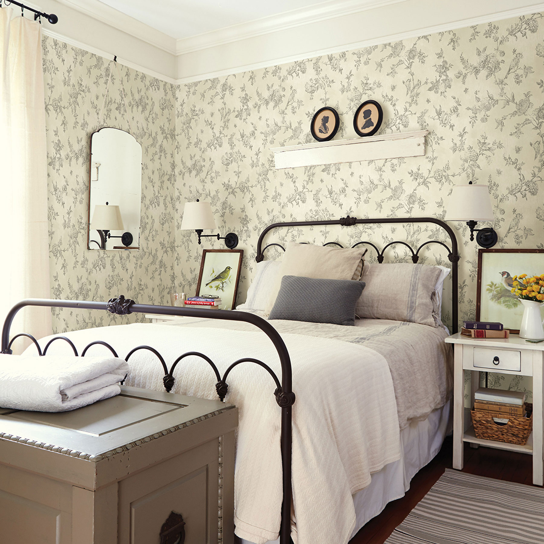 Vintage Wallpaper - Hgtv Design Erin Napier Bedroom , HD Wallpaper & Backgrounds