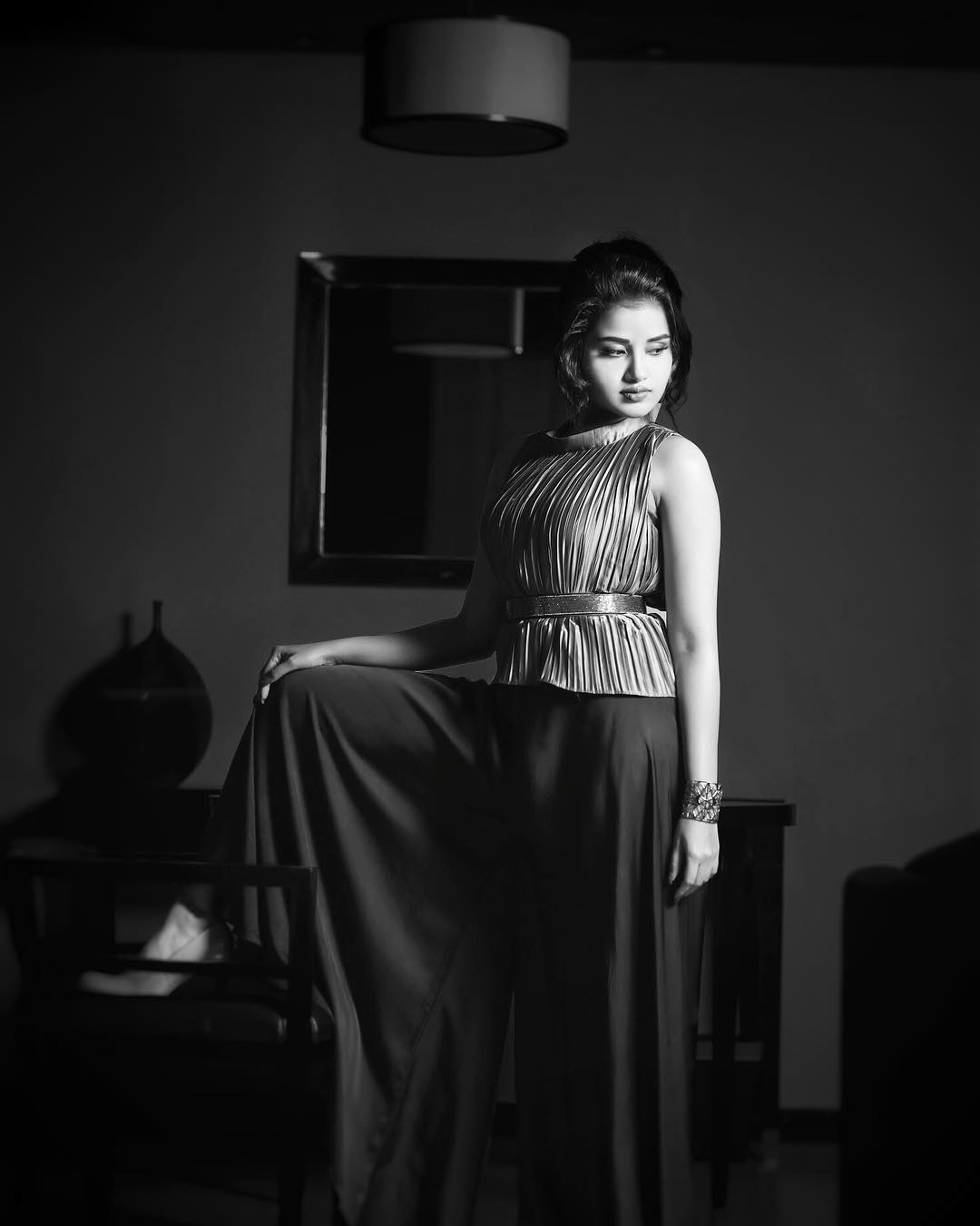 Actress Anupama Parameswaran Cute New Stills In Black - Photo Shoot , HD Wallpaper & Backgrounds