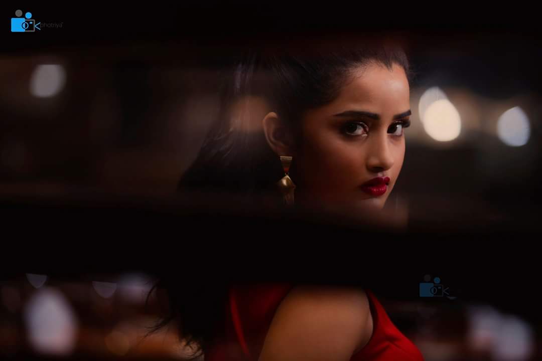 Anupama Parameswaran Red Magazine Hot Photo Shoot Ultra - Girl , HD Wallpaper & Backgrounds
