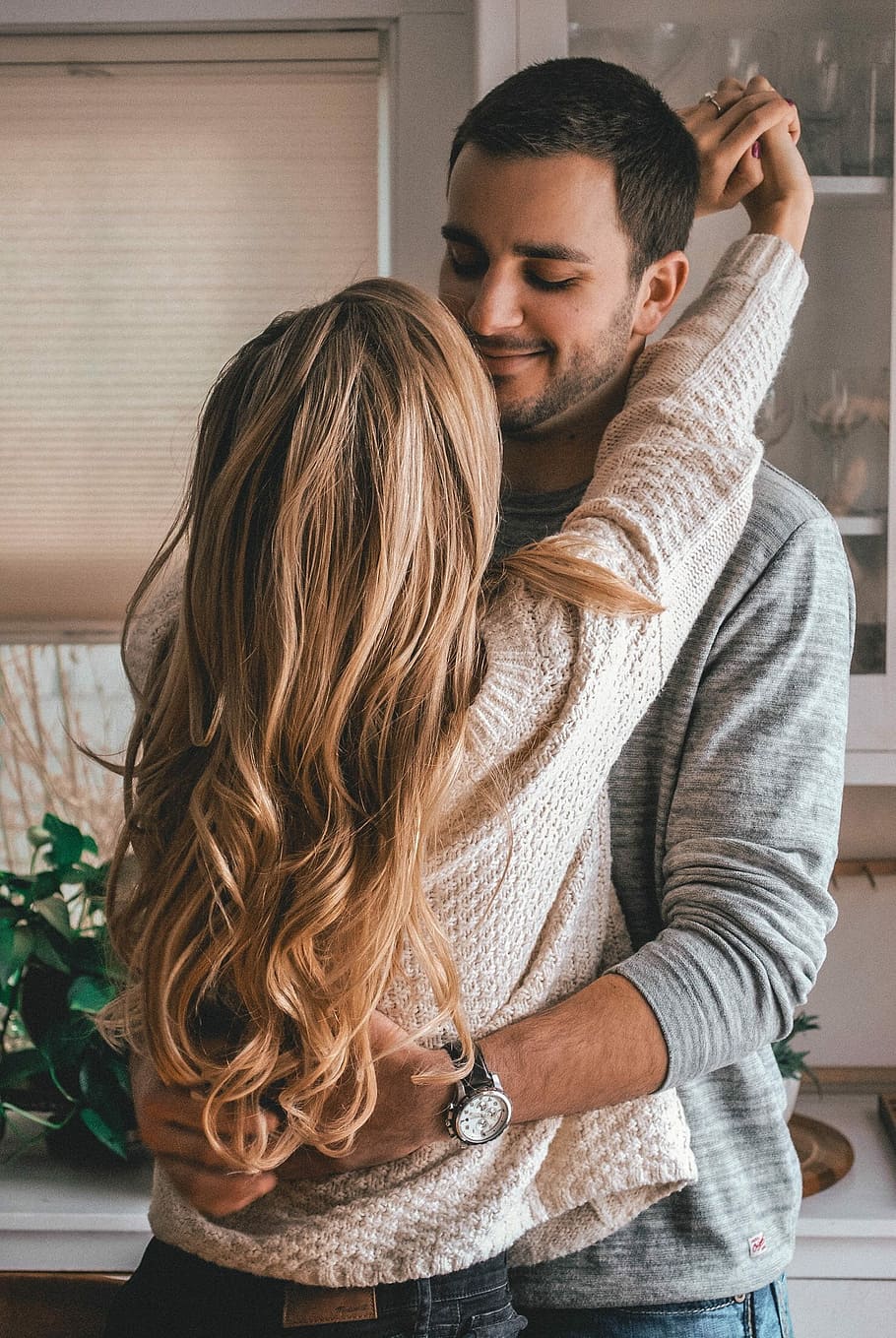 A Happy Hug, Man And Woman Hugging, Couple, Lovers, , HD Wallpaper & Backgrounds