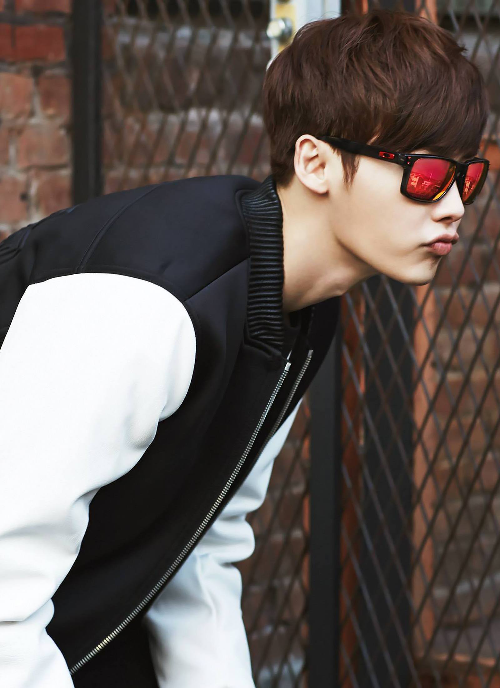 Lee Jong-suk - Lee Jong Suk Latest , HD Wallpaper & Backgrounds