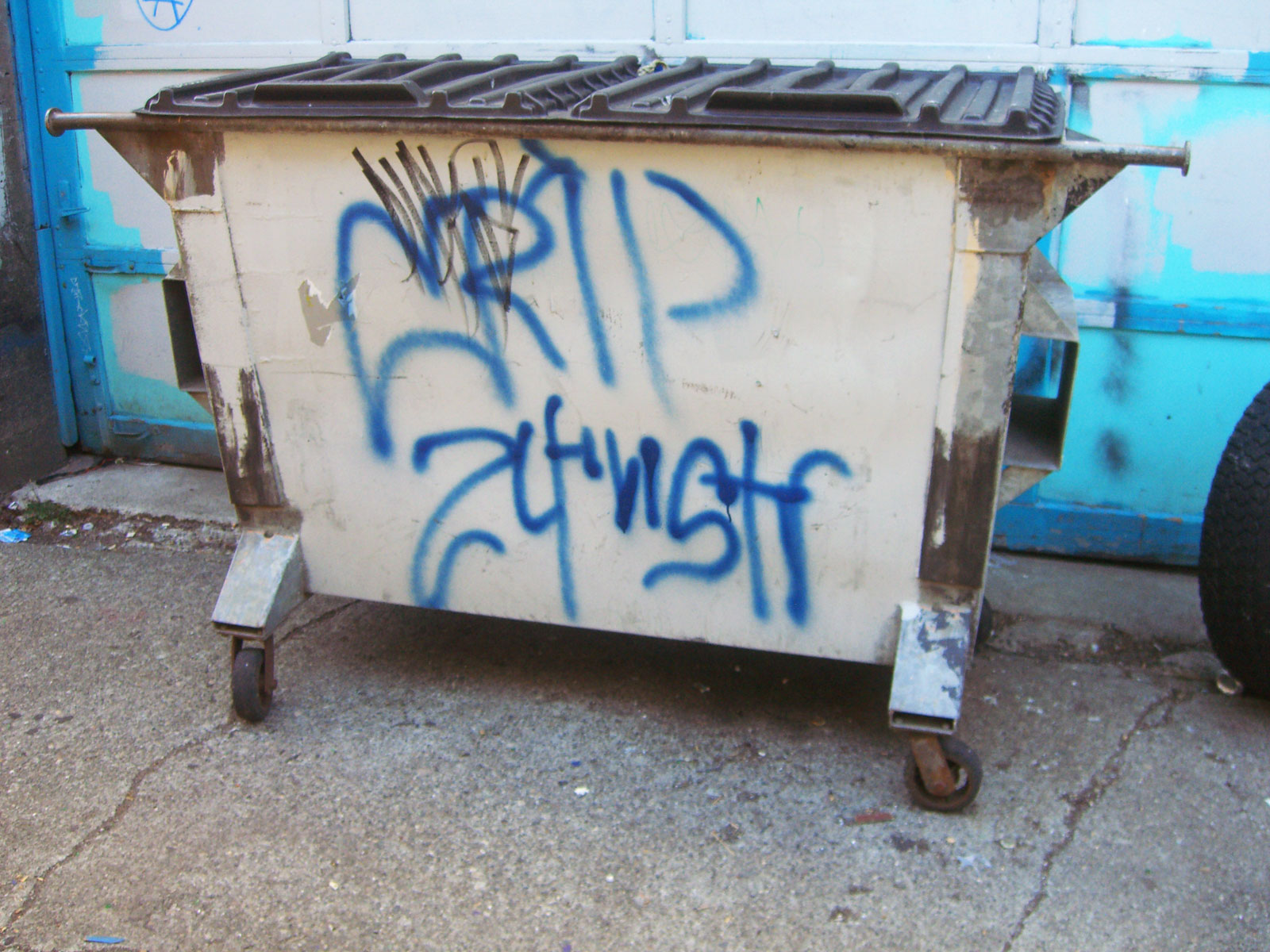 Crips - Graffiti - Crip Dumpster , HD Wallpaper & Backgrounds