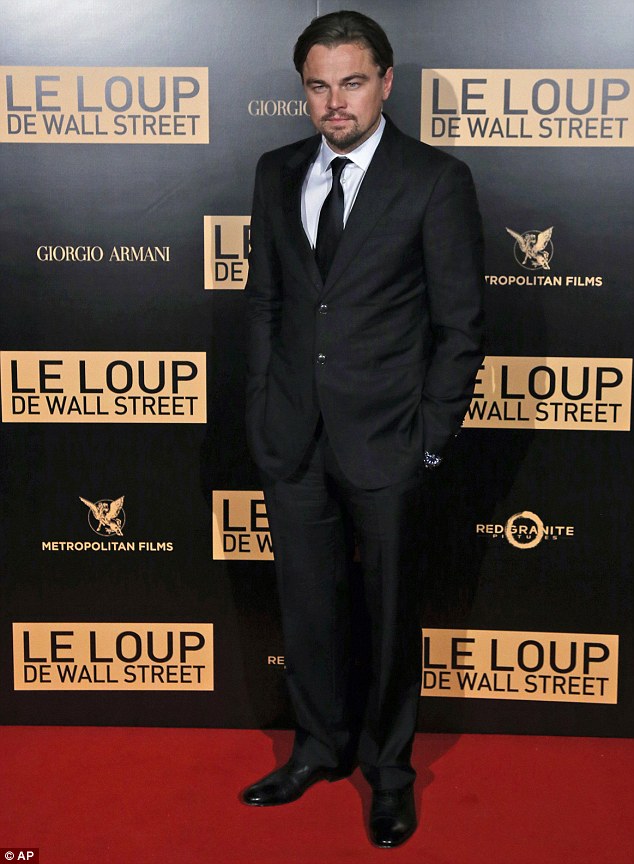 Leonardo Dicaprio - Leonardo Dicaprio Black Suit The Wolf Of Wall Street , HD Wallpaper & Backgrounds