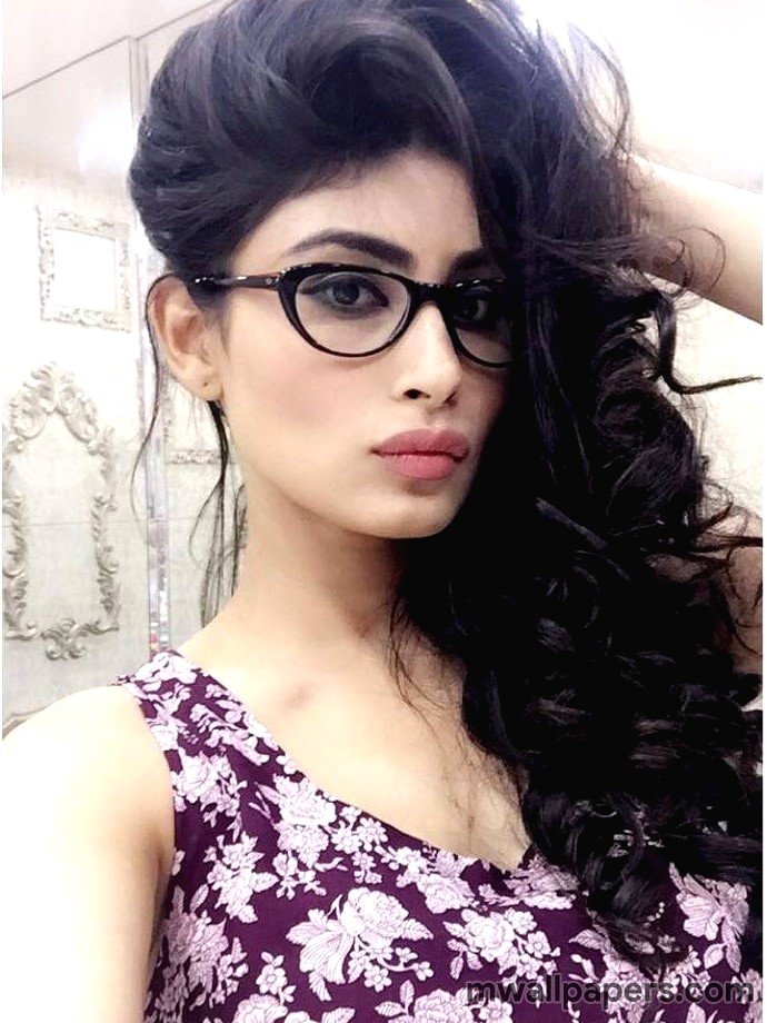 Mouni Roy Hd Images & Wallpapers 
 Title Mouni Roy - Shama Sikander Before And After Surgery , HD Wallpaper & Backgrounds