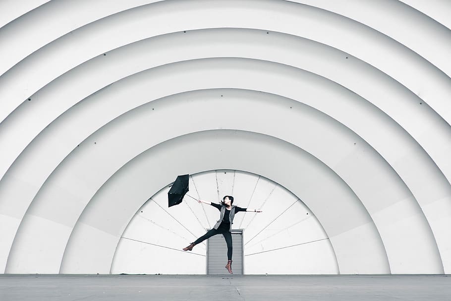Girl, Jumping, Holding, Umbrella, Architecture, Art, - Fashion Architecture Black And White , HD Wallpaper & Backgrounds