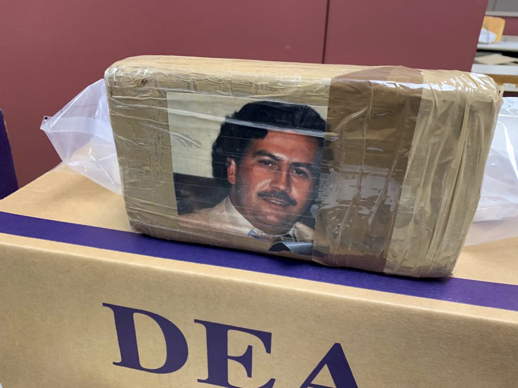 Pablo Escobar With Drugs , HD Wallpaper & Backgrounds