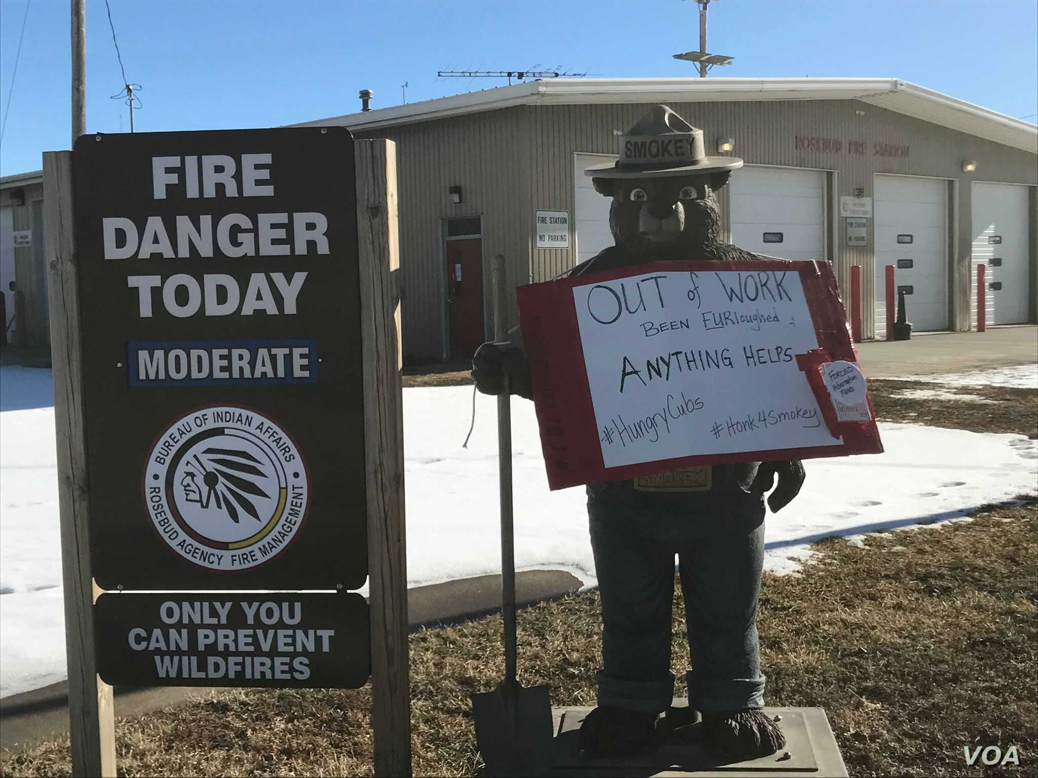 Sign Posted Outside Of The Bureau Of Indian Affairs - Signage , HD Wallpaper & Backgrounds