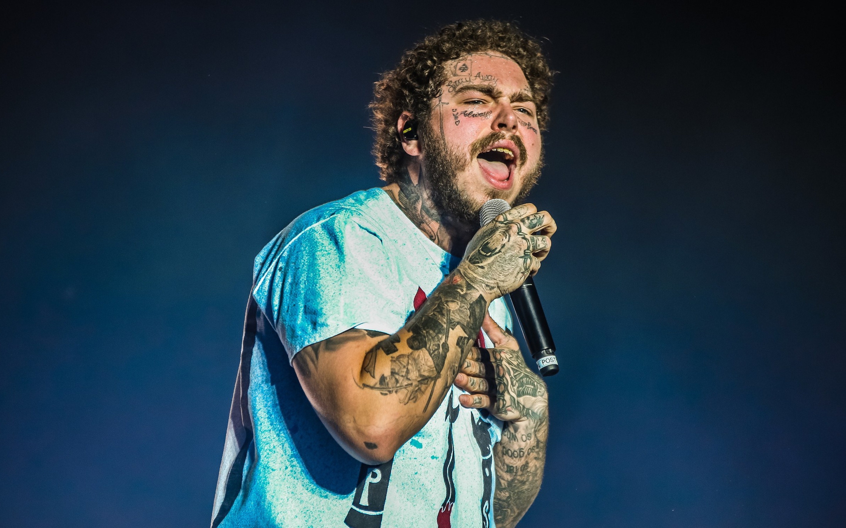 Post Malone Background Wallpapers - Woman Flashing Post Malone , HD Wallpaper & Backgrounds