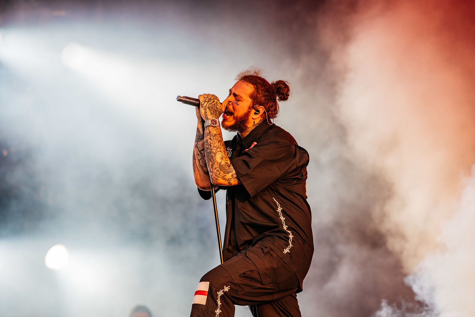 Post Malone On Stage , HD Wallpaper & Backgrounds