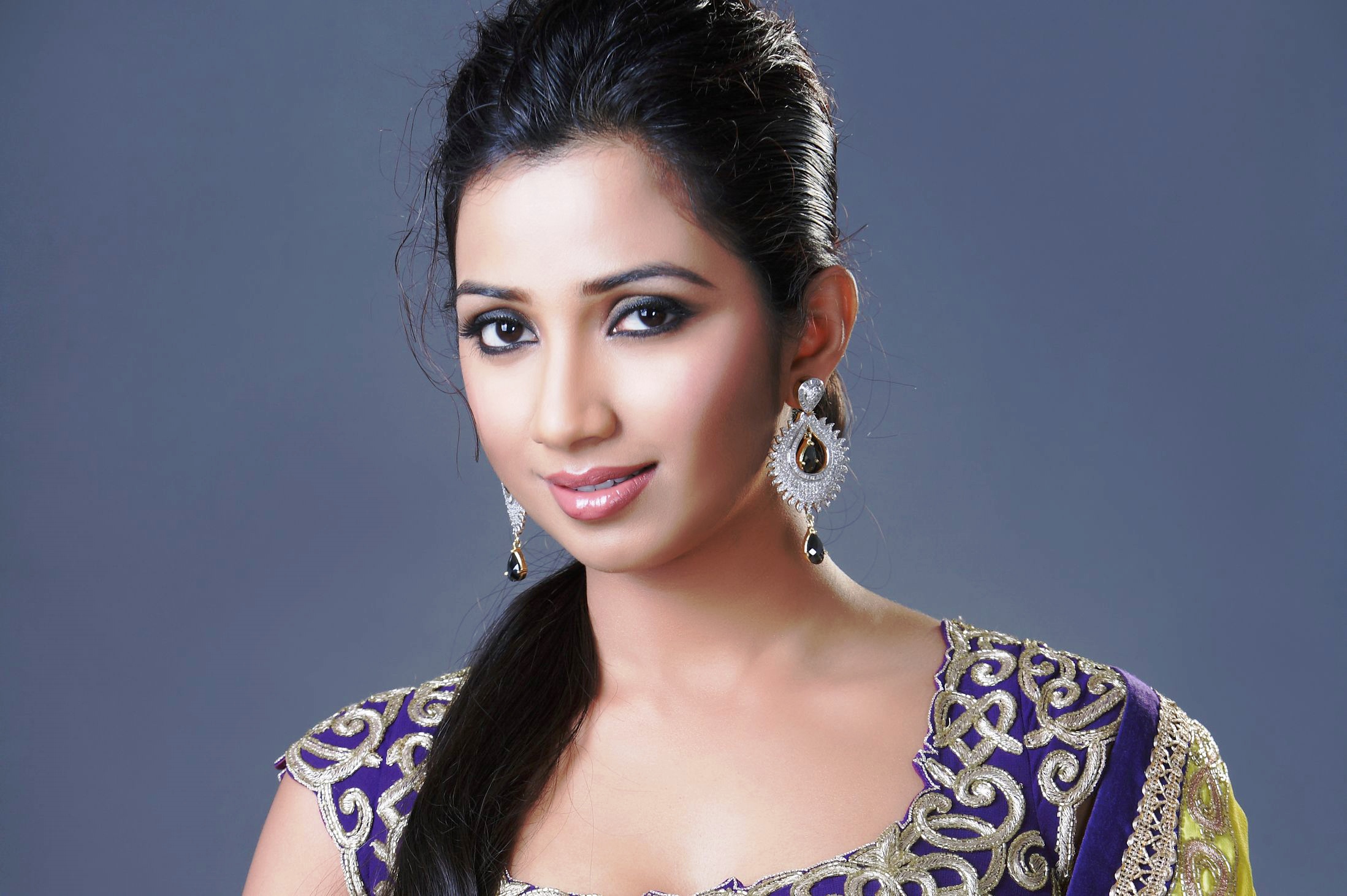 Shreya Ghoshal Beautiful Hd Wallpaper - Shreya Ghoshal Solo Hits , HD Wallpaper & Backgrounds