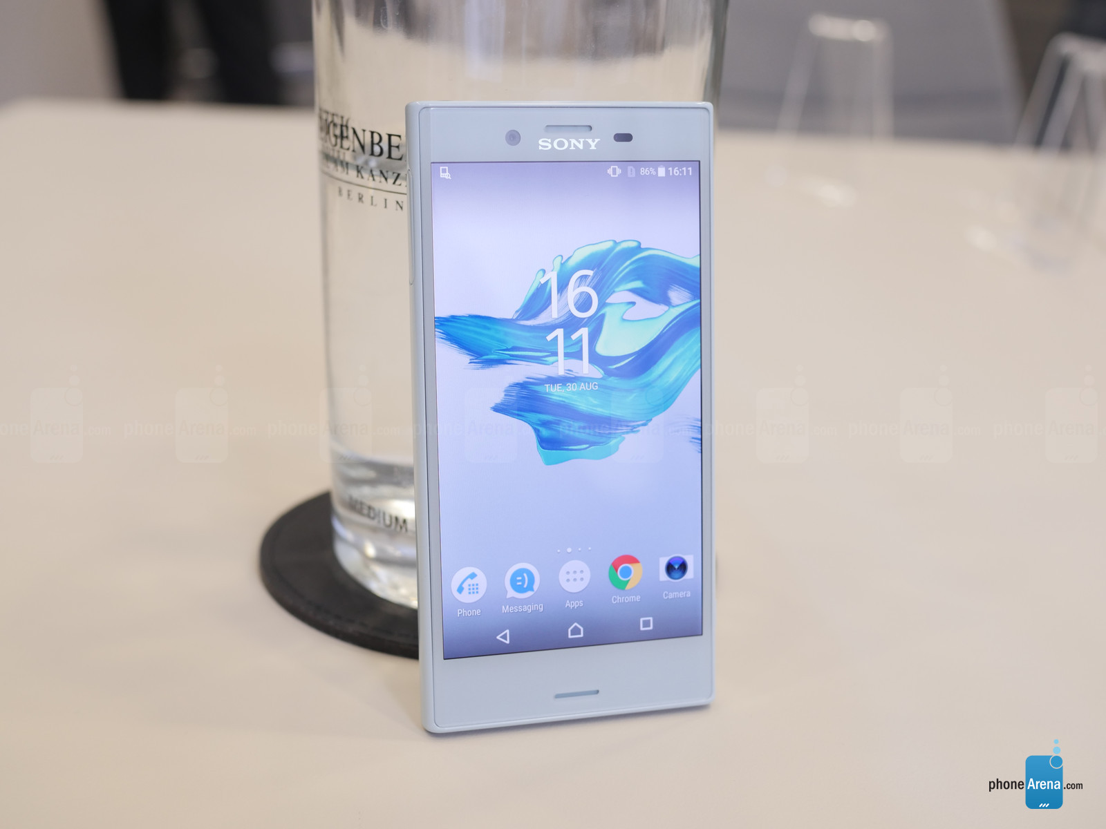 Sony Xperia X Compact Hands-on - Sony Xperia X Compact White , HD Wallpaper & Backgrounds
