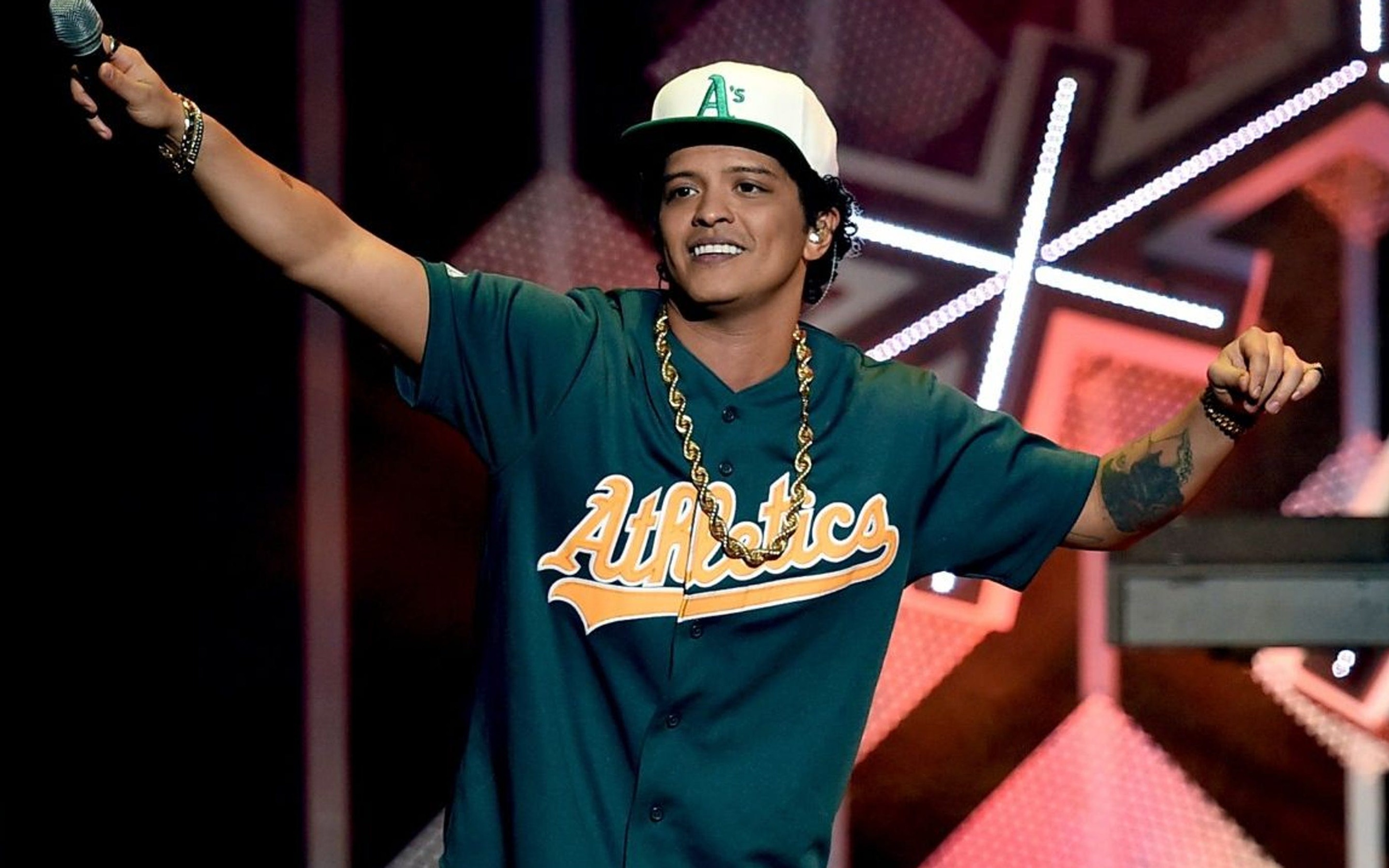 Bruno Mars Wallpaper - Bruno Mars Türkiye Konseri , HD Wallpaper & Backgrounds