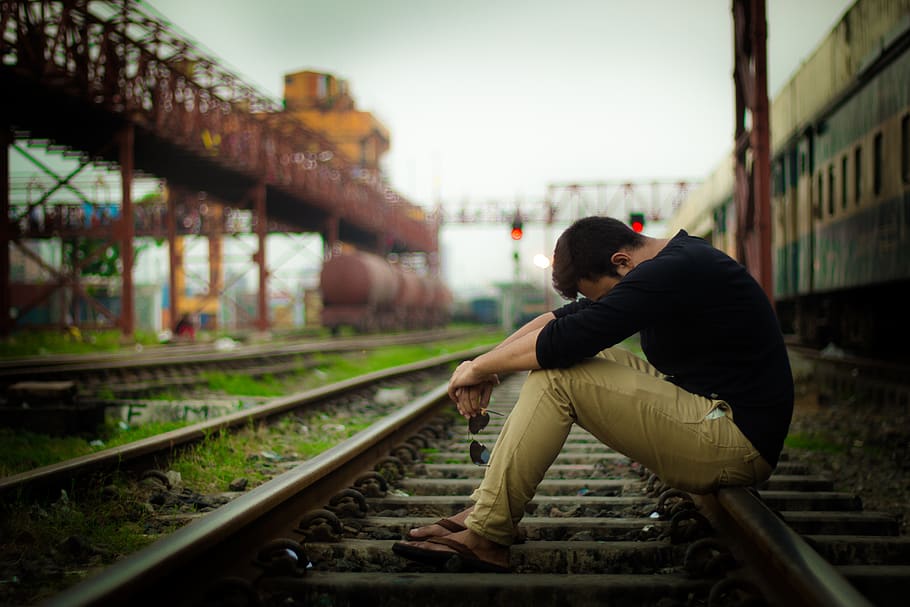 Train, Sad, Lonely, Regret, Desperate, Railway, Man, - Boy Alone Railway , HD Wallpaper & Backgrounds
