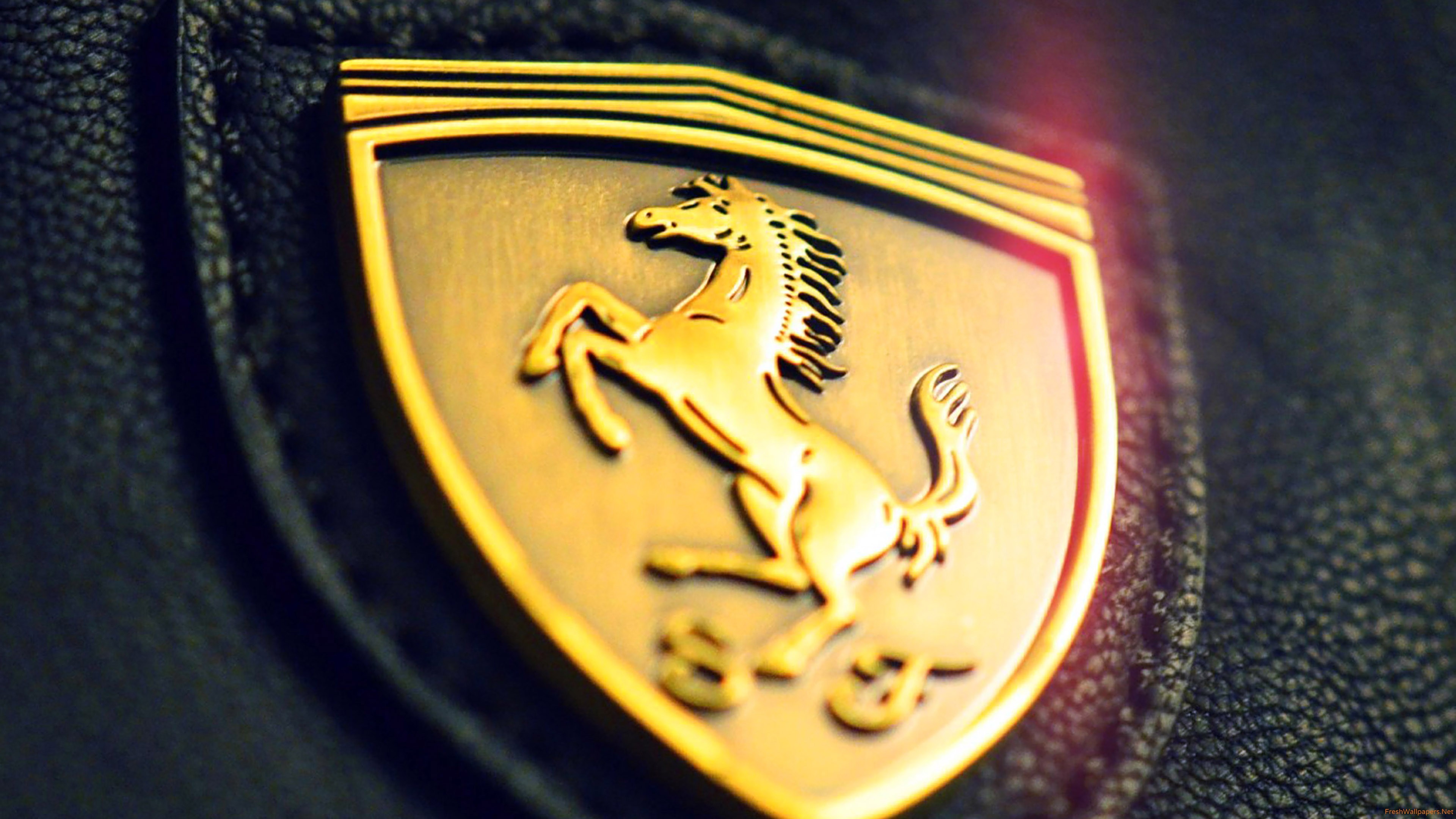 Gold Ferrari Logo Wallpaper - Iphone Xs Max Wallpaper Ferrari , HD Wallpaper & Backgrounds