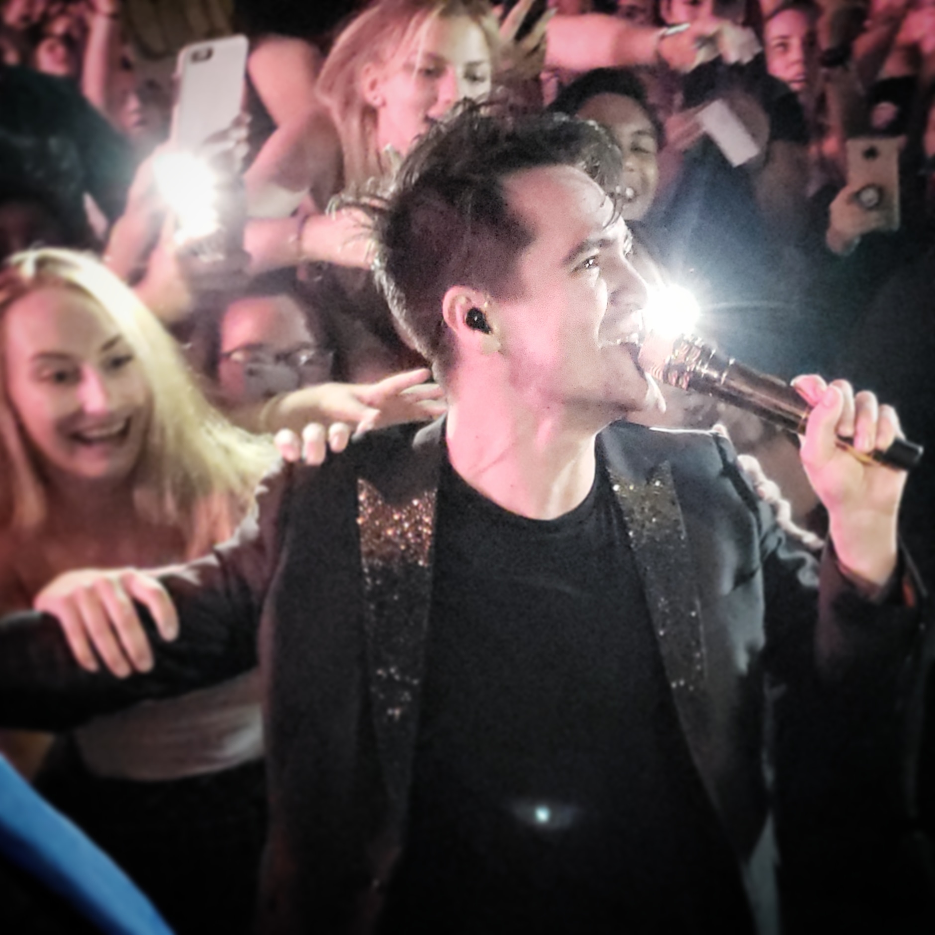 Brendon Urie Images Brendon Walking The Crowd - Brendon Urie Death Walk , HD Wallpaper & Backgrounds