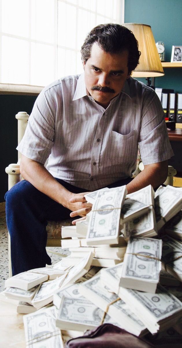 Pablo Emilio Escobar, Don Pablo Escobar, Narcos Wallpaper, - Pablo Escobar In Narcos With Money , HD Wallpaper & Backgrounds