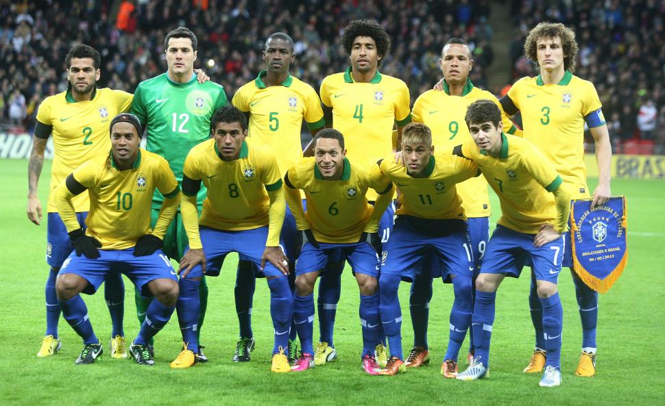 Ronaldinho, Brazil Wallpaper - Football Team In Brazil , HD Wallpaper & Backgrounds