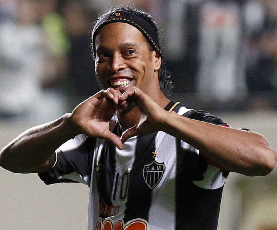 Ronaldinho Wallpapers, Px For Deskand Mobile - Football Player Ronaldinho Old , HD Wallpaper & Backgrounds