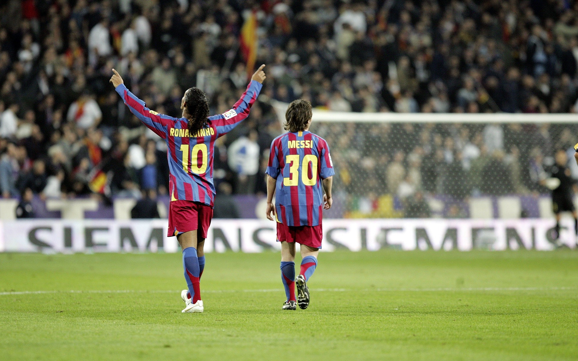 Wallpaper Download Ronaldinho And Lionel Messi On The - Ronaldinho Messi , HD Wallpaper & Backgrounds