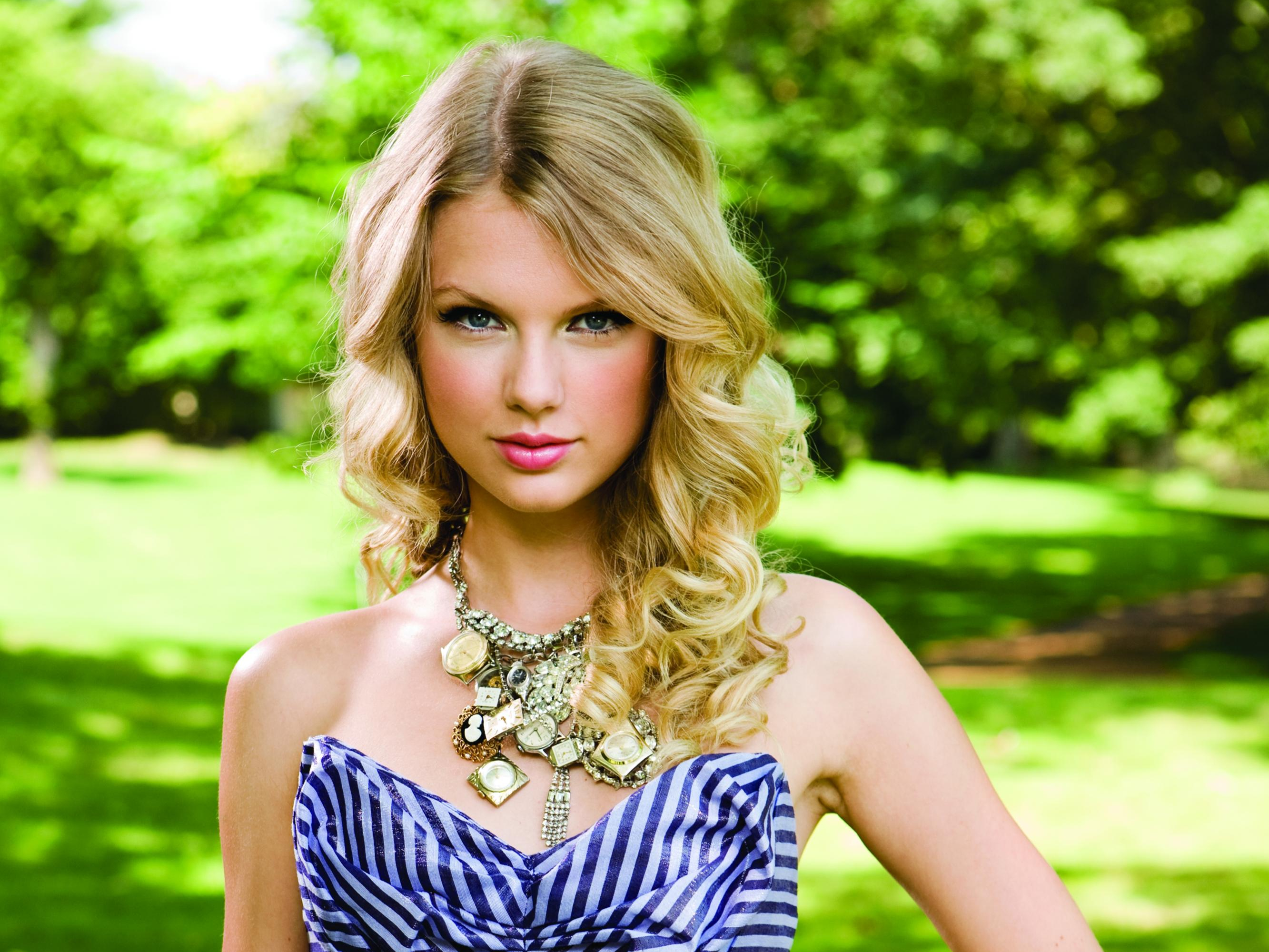 Taylor Swift Hd Background - Taylor Swift Bullying School , HD Wallpaper & Backgrounds