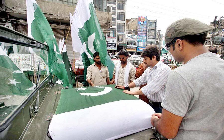 Pakistan 14 August 2012 Flag In Car - 14 August 2018 Pakistan , HD Wallpaper & Backgrounds