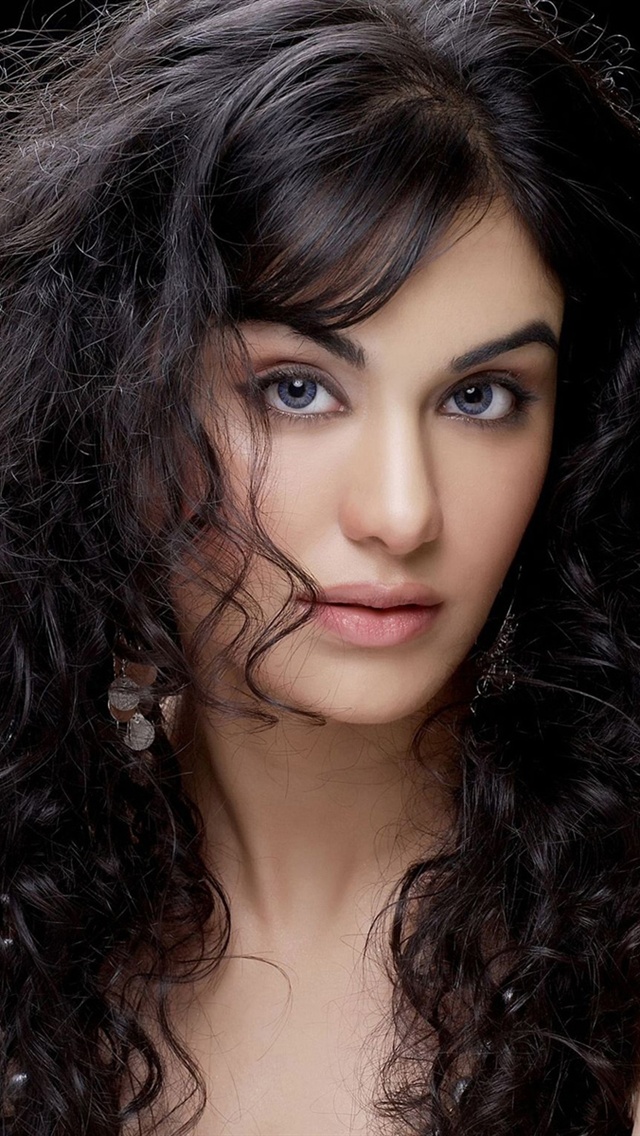 Adah Sharma Curly Hair , HD Wallpaper & Backgrounds