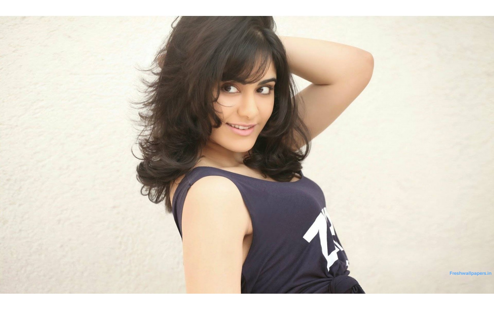 Adah Sharma Sexy Hd Wallpaper - Bollywood Abhinetri Priya Sharma , HD Wallpaper & Backgrounds