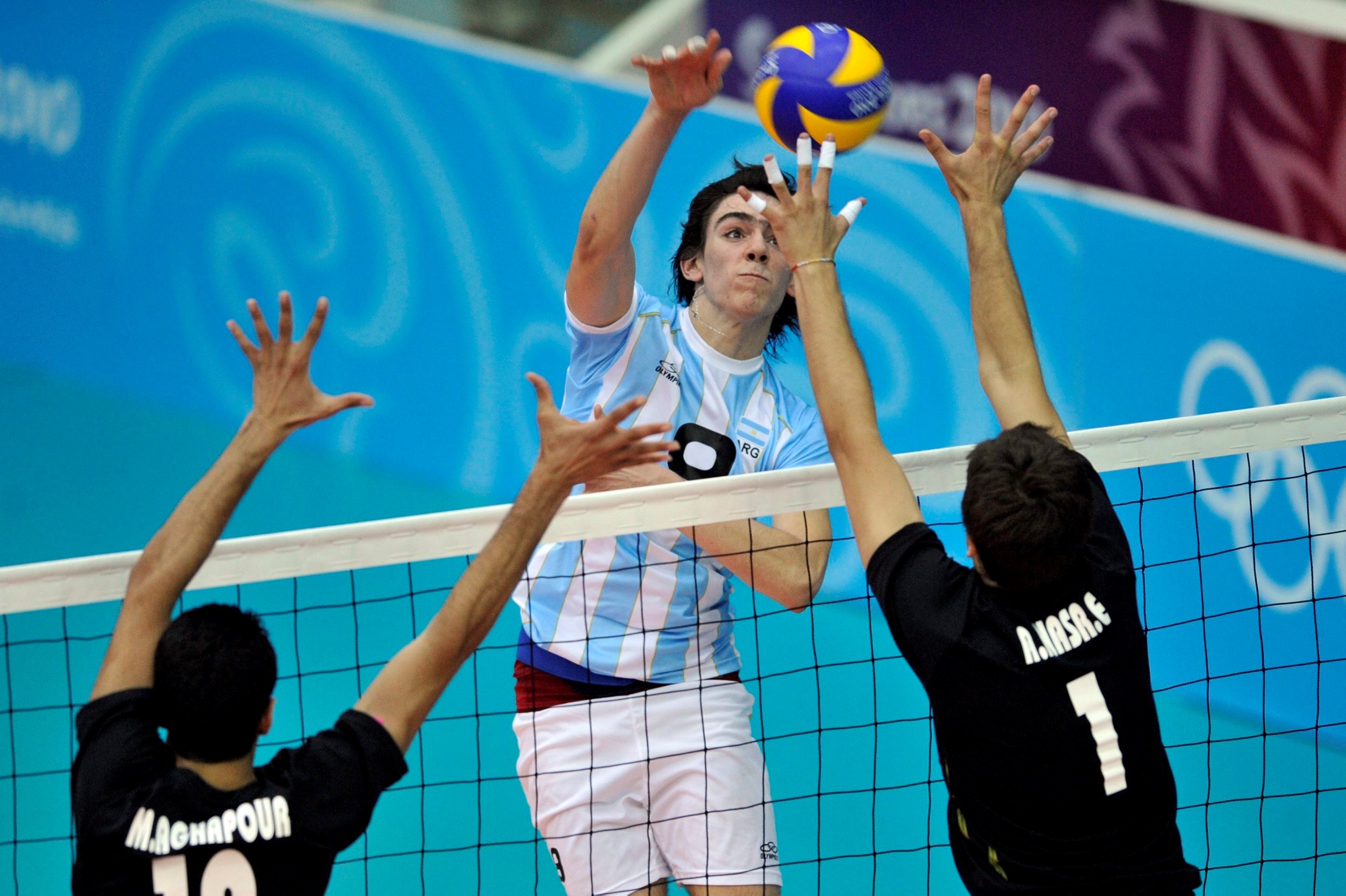 Man Volleyball Match In Olympics Wallpapers - Volleyball Smash Image Hd , HD Wallpaper & Backgrounds