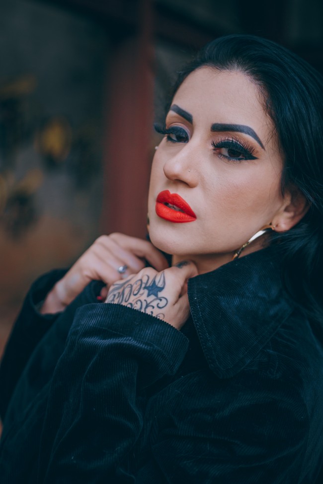 Woman, Tattoo, Red Lipstick, Eyeliner, Earring, Brunette - Girl , HD Wallpaper & Backgrounds
