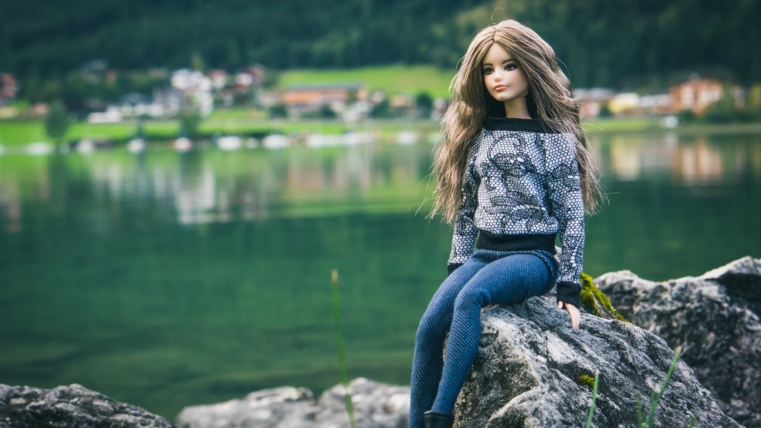 Barbie Doll, Lake, Reflection, Rocks - Barbie Wallpaper 4k , HD Wallpaper & Backgrounds