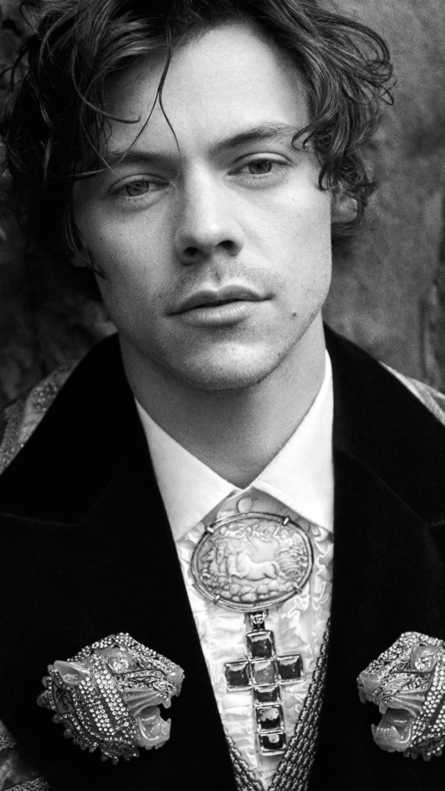 Harry Styles, Wallpaper, And Lockscreen Image - Harry Styles Photoshoot Gucci , HD Wallpaper & Backgrounds