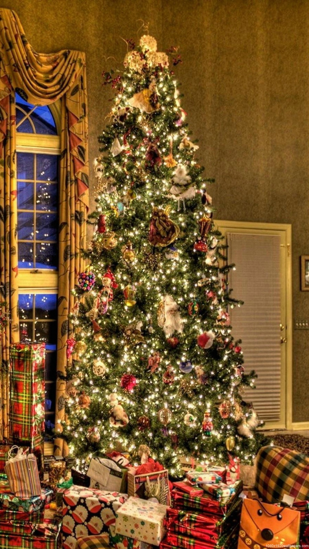 Tree Christmas Fire Wallpapers Hd - Thomas Kinkade Christmas Hd , HD Wallpaper & Backgrounds