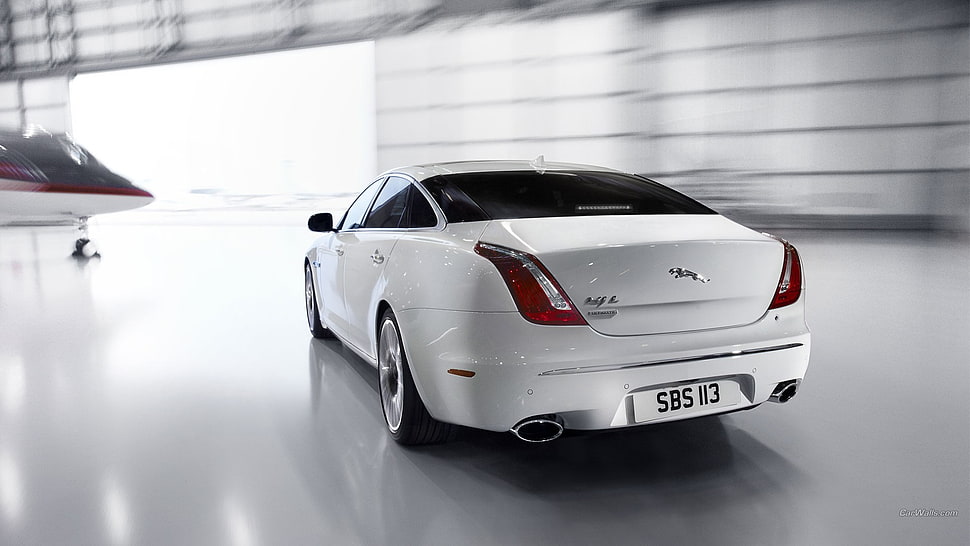 White Sedan, Jaguar Xj, White Cars, Jaguar, Car Hd - Jaguar Car Back Side , HD Wallpaper & Backgrounds