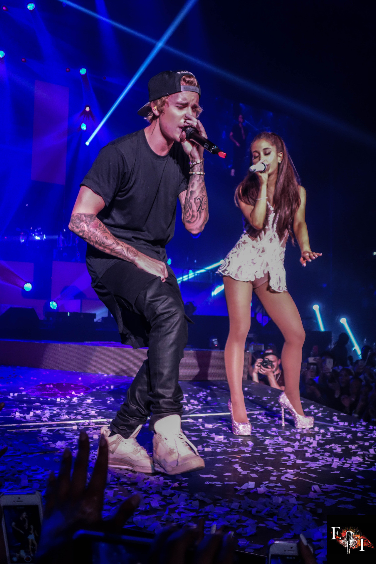 Performing With Justin Bieber -10 Full Size - Ariana Grande And Justin Bieber 2019 , HD Wallpaper & Backgrounds