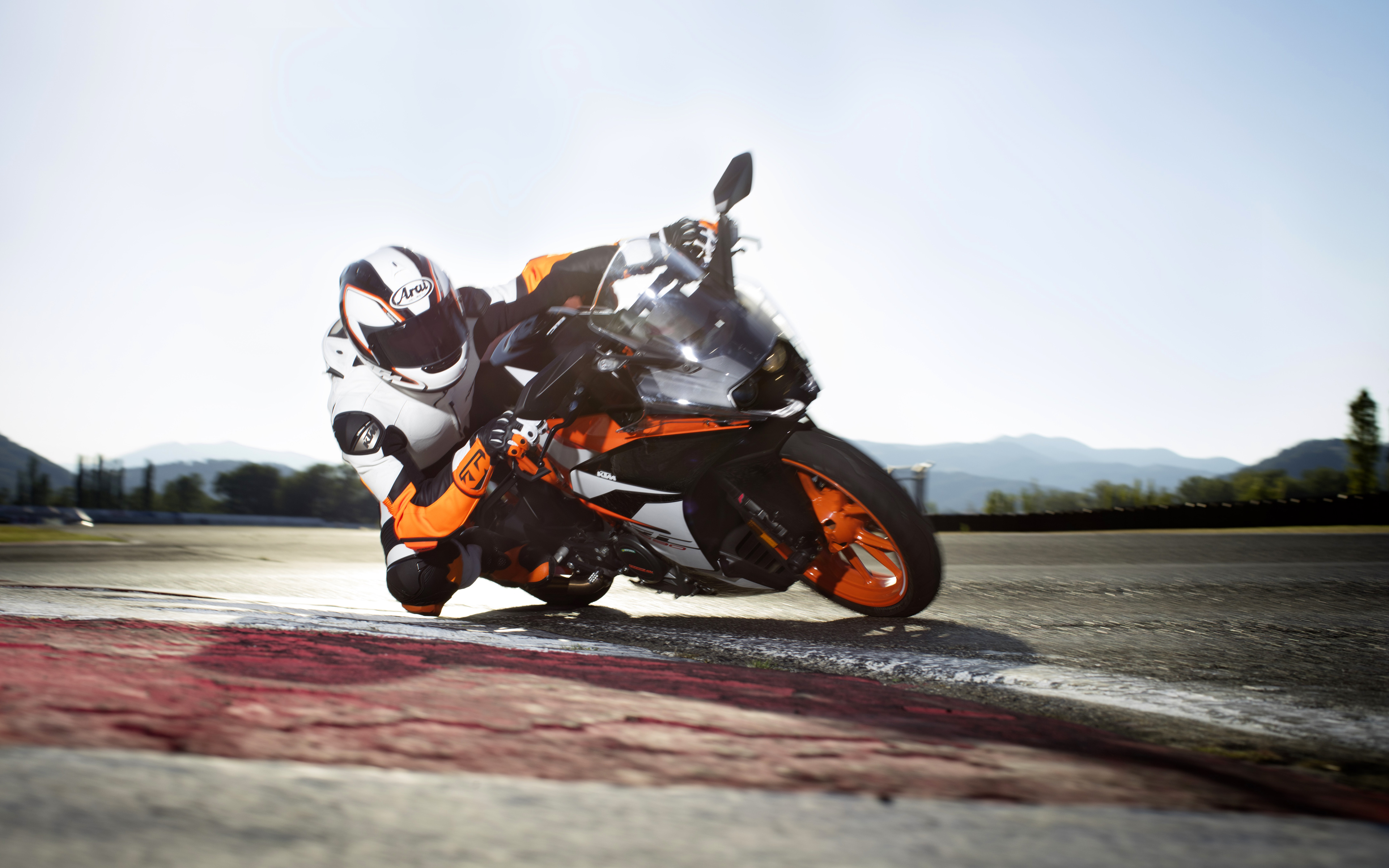 Ktm Rc 390, 4k, 2018 Bikes, Sportbikes, Rider, Austrian - Ktm Rc 390 Cornering Abs , HD Wallpaper & Backgrounds