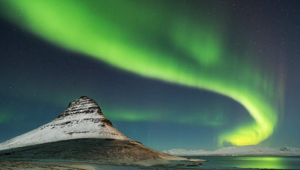 The Night, Kirkjufell, Mountain, Northern Lights, Snow, - Northern Lights And Snow Mountains , HD Wallpaper & Backgrounds